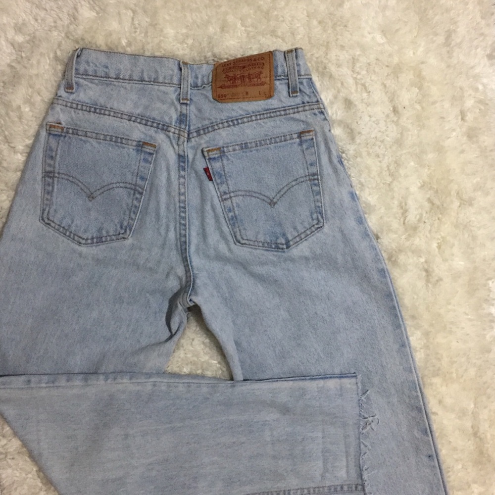 Vintage light wash Levi’s 550 jeans!
